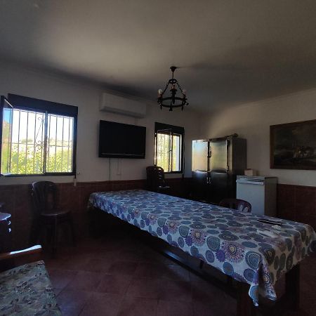 Cuevas del Becerro Alojamiento Rural Huerta Mandre מראה חיצוני תמונה