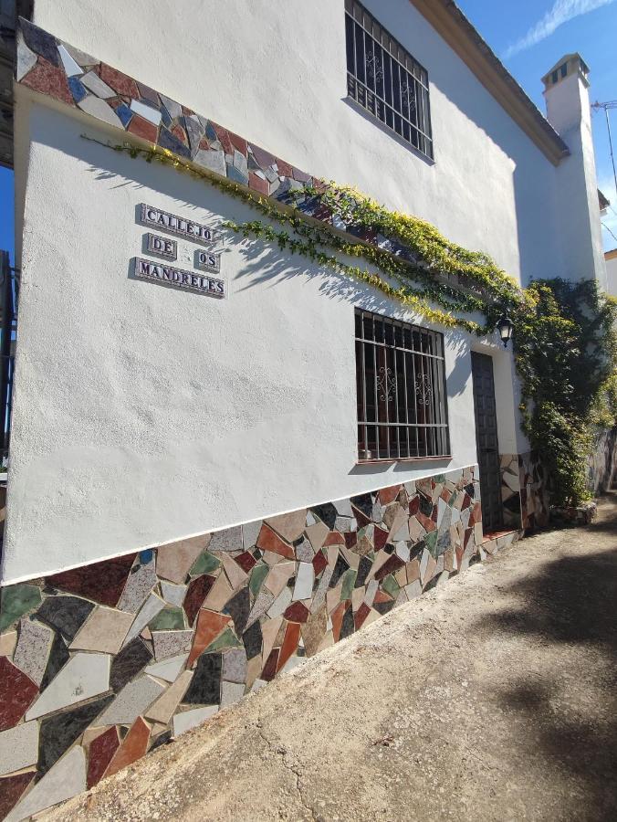 Cuevas del Becerro Alojamiento Rural Huerta Mandre מראה חיצוני תמונה