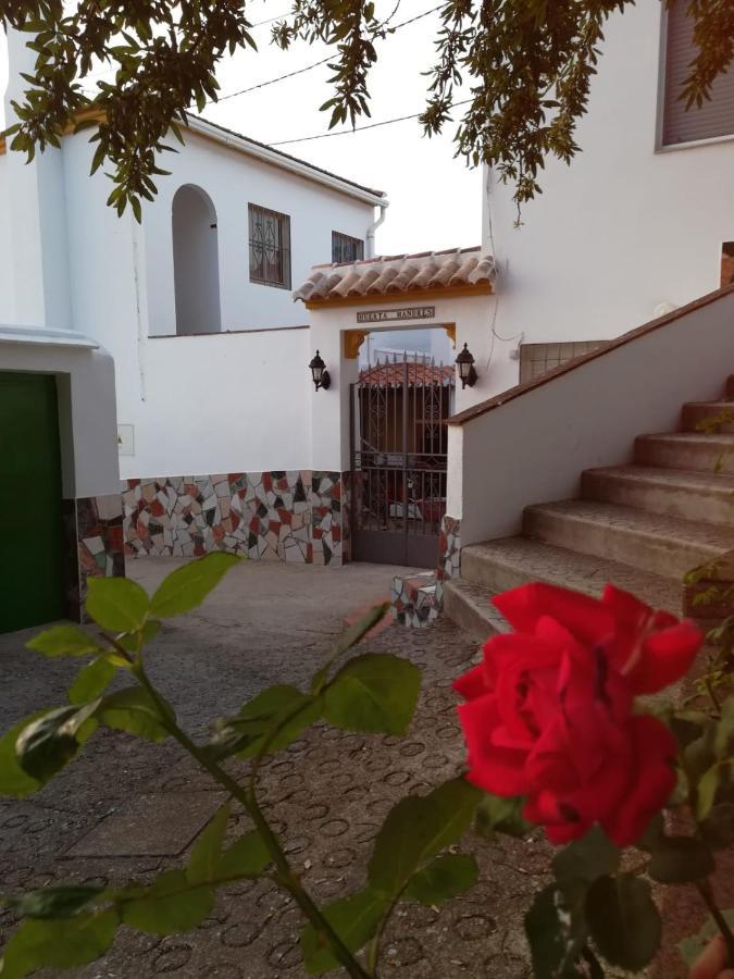 Cuevas del Becerro Alojamiento Rural Huerta Mandre מראה חיצוני תמונה