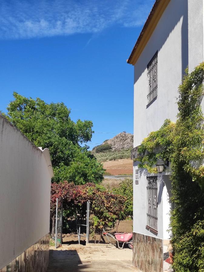 Cuevas del Becerro Alojamiento Rural Huerta Mandre מראה חיצוני תמונה