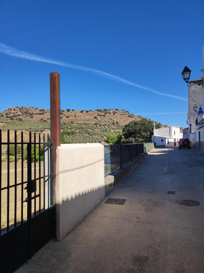 Cuevas del Becerro Alojamiento Rural Huerta Mandre מראה חיצוני תמונה